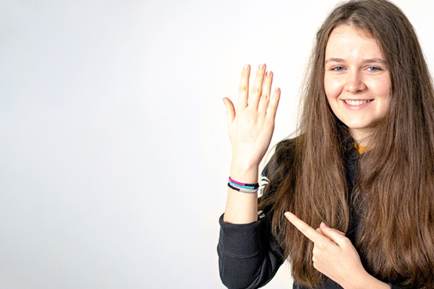 Band Against Cancer: Sara shows her support