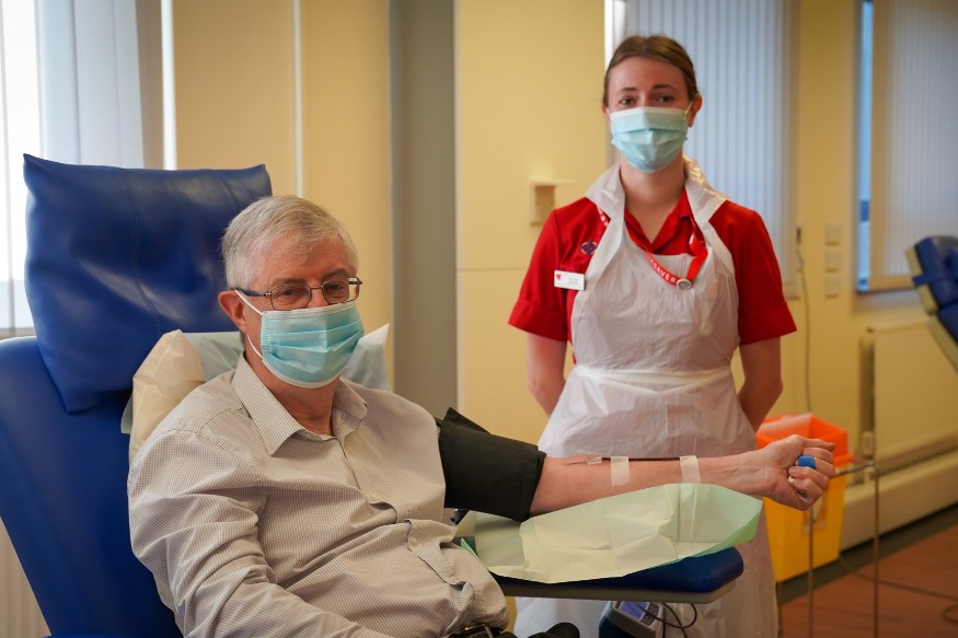 First Minister marks landmark change in blood donation rules
