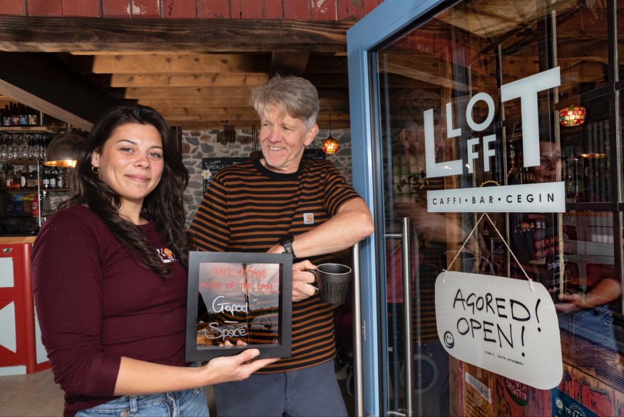 Bistro at ex-sailing loft puts wind under wings of Welsh language