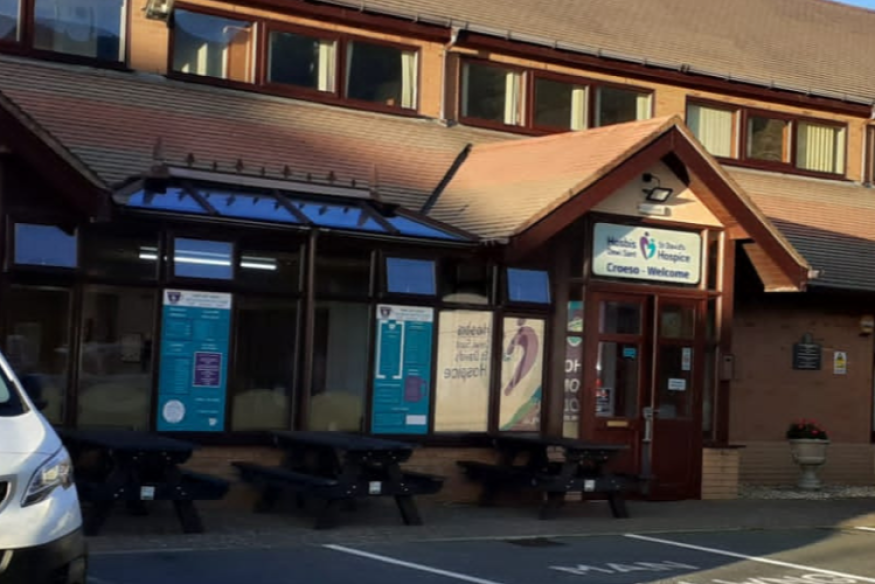 Hospice beds in Holyhead are to close amid rising costs